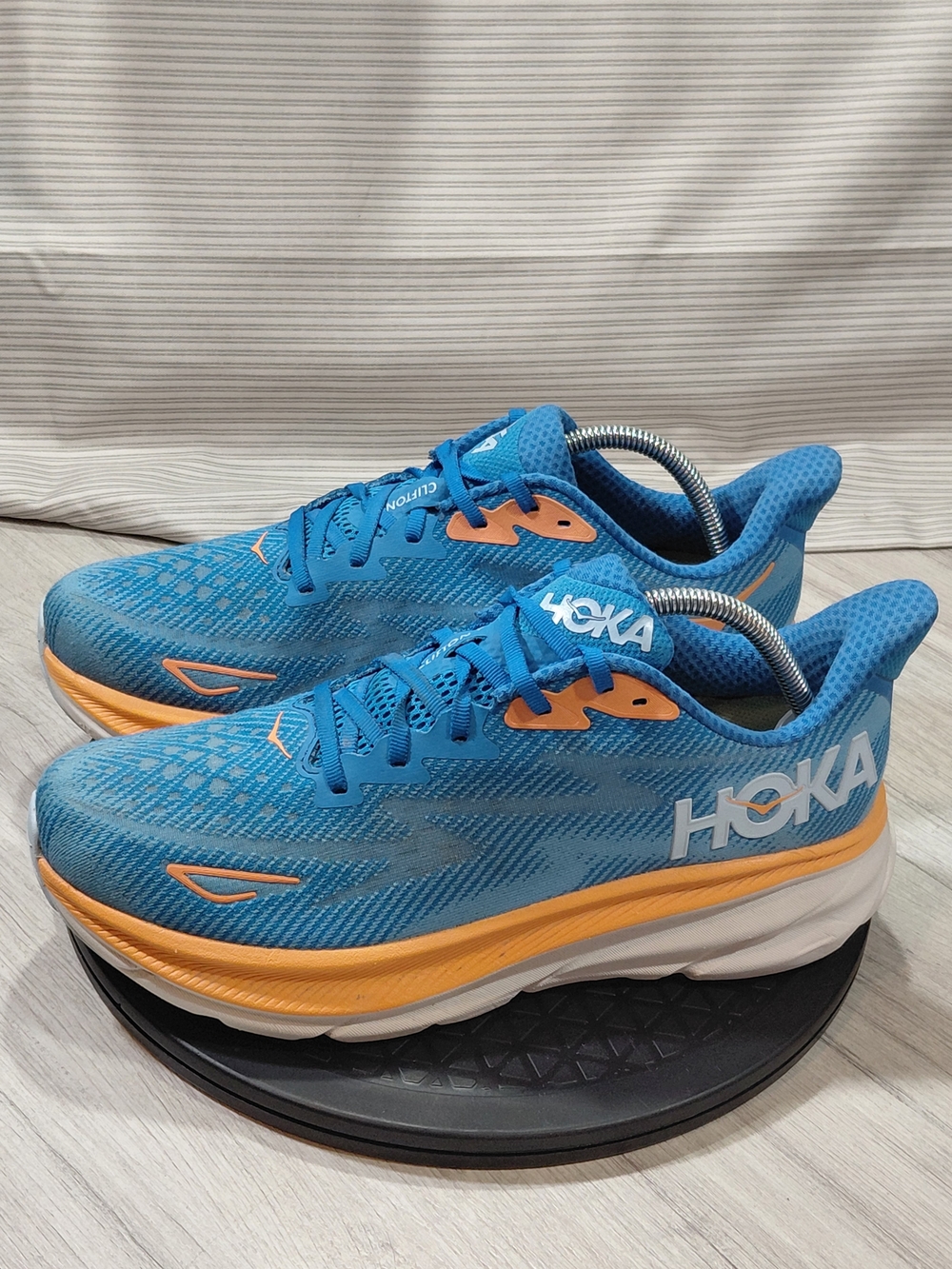 HOKA Mens Clifton 9 Premium Running Shoes Blue Orange & White SIZE 9.5D